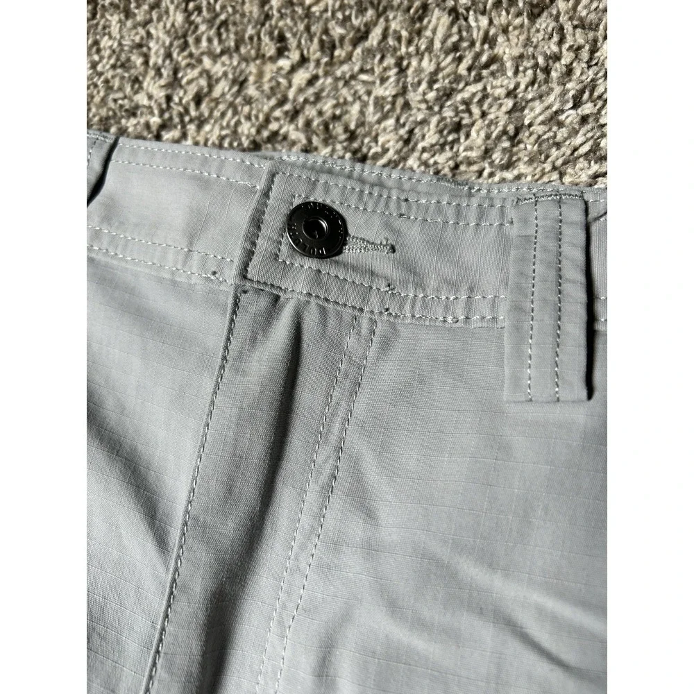 Duluth Trading Co. | Light Gray Cargo Shorts w/Elastic Waist Men's 40 Relax Fit